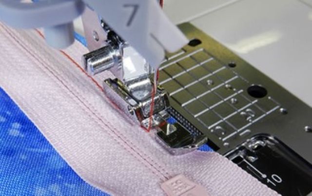 Juki Narrow Zipper Foot