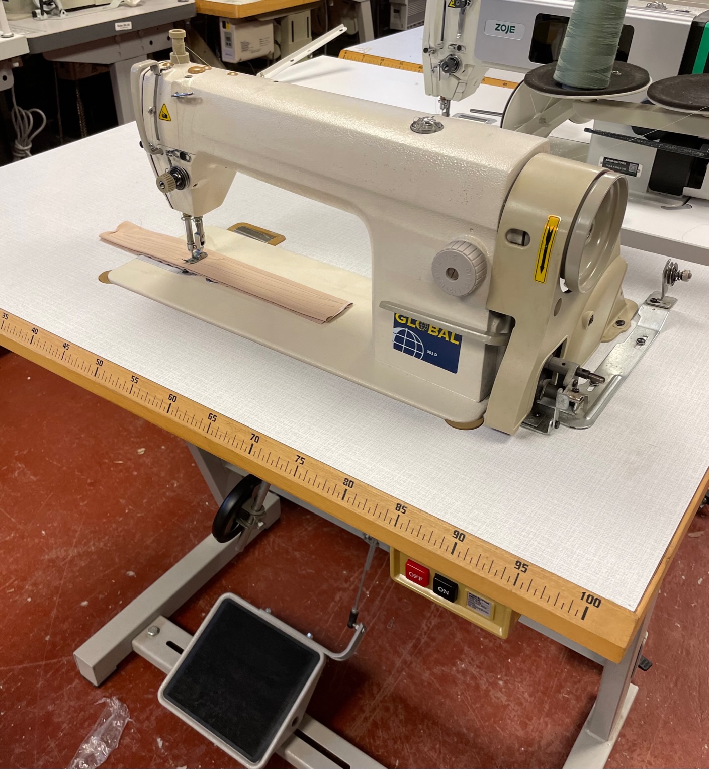 Global 303D industrial flat bed sewing machine (Used)