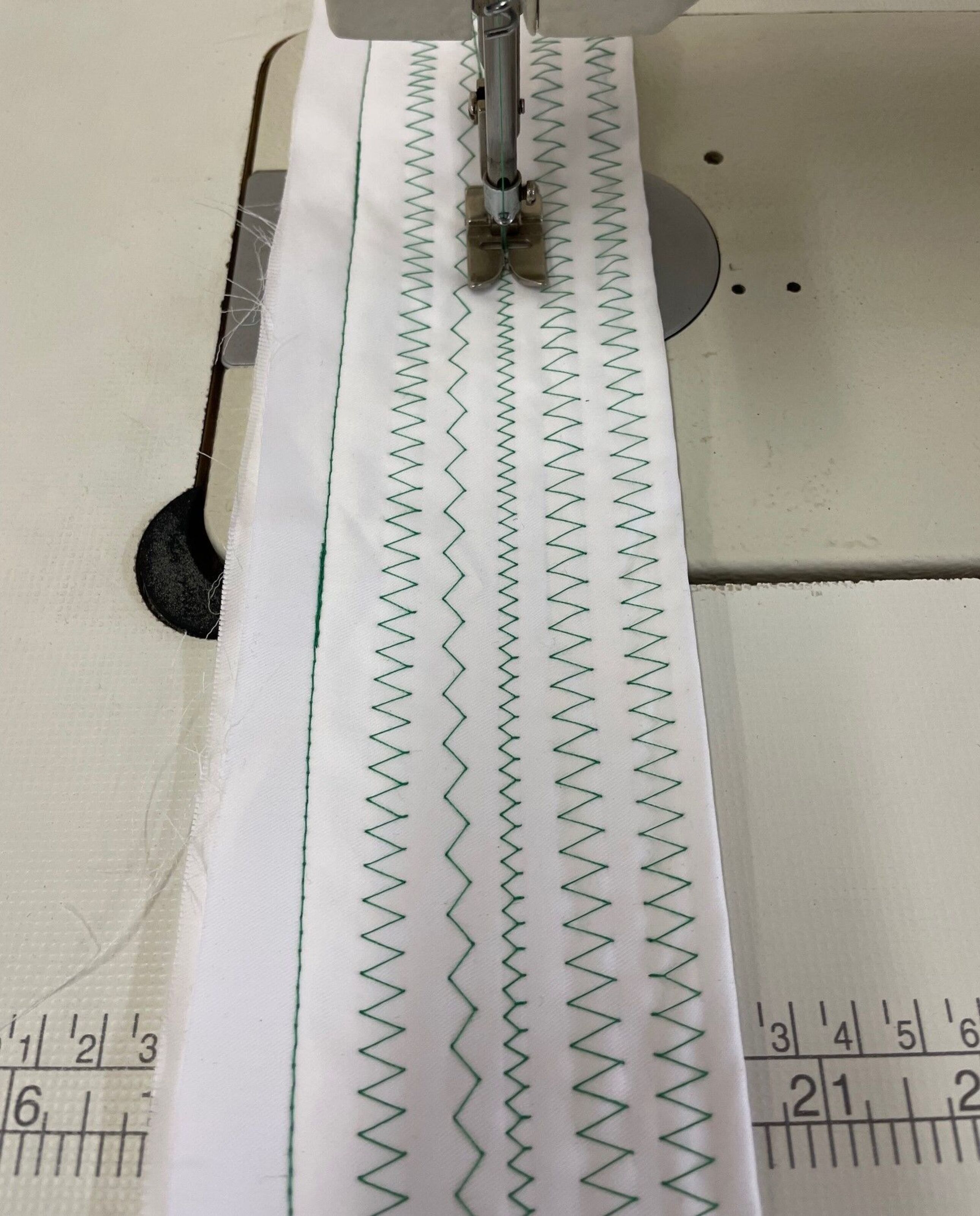 Zoje ZJ20U53 zig zag sewing machine (Used)